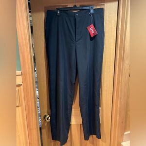 Lynx men’s golf pants.